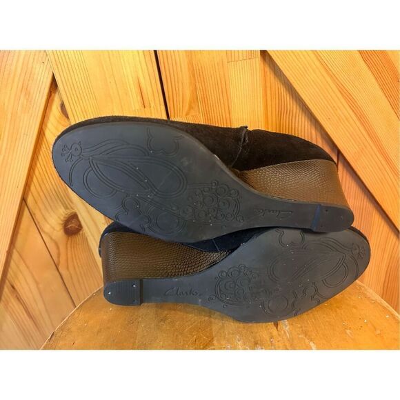 Clarks Artisan Cushion Boots 10M Black Suede Zip Up Wedge Ankle Boot - Picture 6 of 10